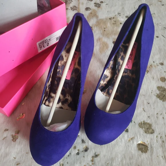 NIB Betsey Johnson 7.5 Dareah Blue Suede Heels - Picture 3 of 7